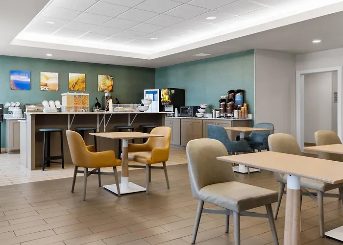 Comfort Inn&suites I-57 Hotel 5*